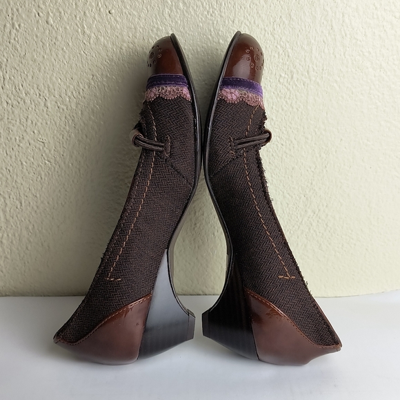 Chic Brown and Purple Heels with Decorative Cut-Outs Size 7.5/38 - Picture 4 of 9